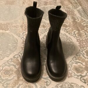 Black Ankle Boots. Man-made/textile upper leather flocking.